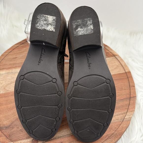 Clarks Boots Women's Size 9.5 Brown Ankle Booties Ring‎ Harness Side Zip Comfort - Picture 8 of 9